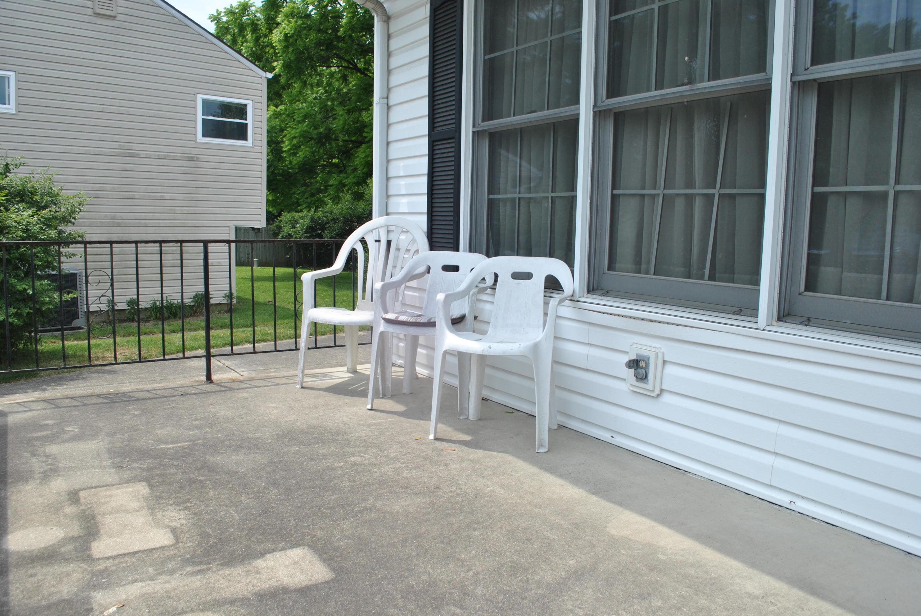 1067 Lockwood Road Columbus, OH 43227 - Photo 3 of 12