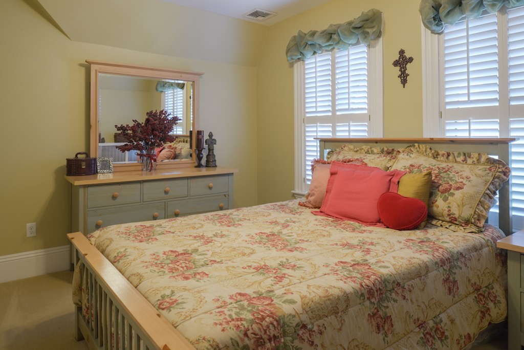 11 Stearns Street Swampscott, MA 01907 - Photo 15 of 26