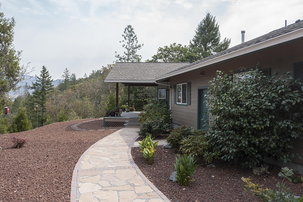 13245 Water Gap Road Williams, OR 97544 - Photo 4 of 45 4