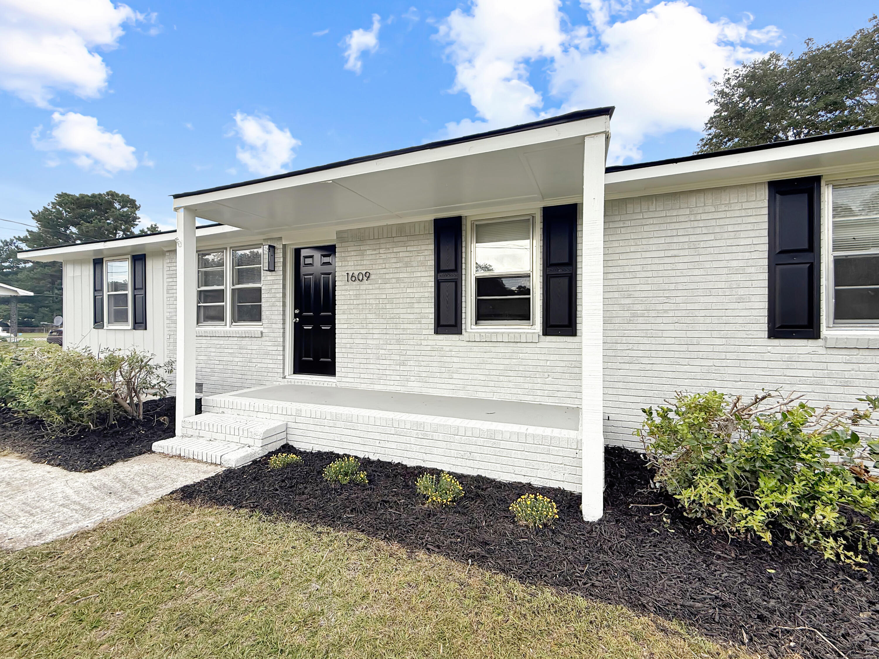 1609 Cannon Bridge Road Cordova, SC 29039 - Photo 5 of 30 IMG_0055