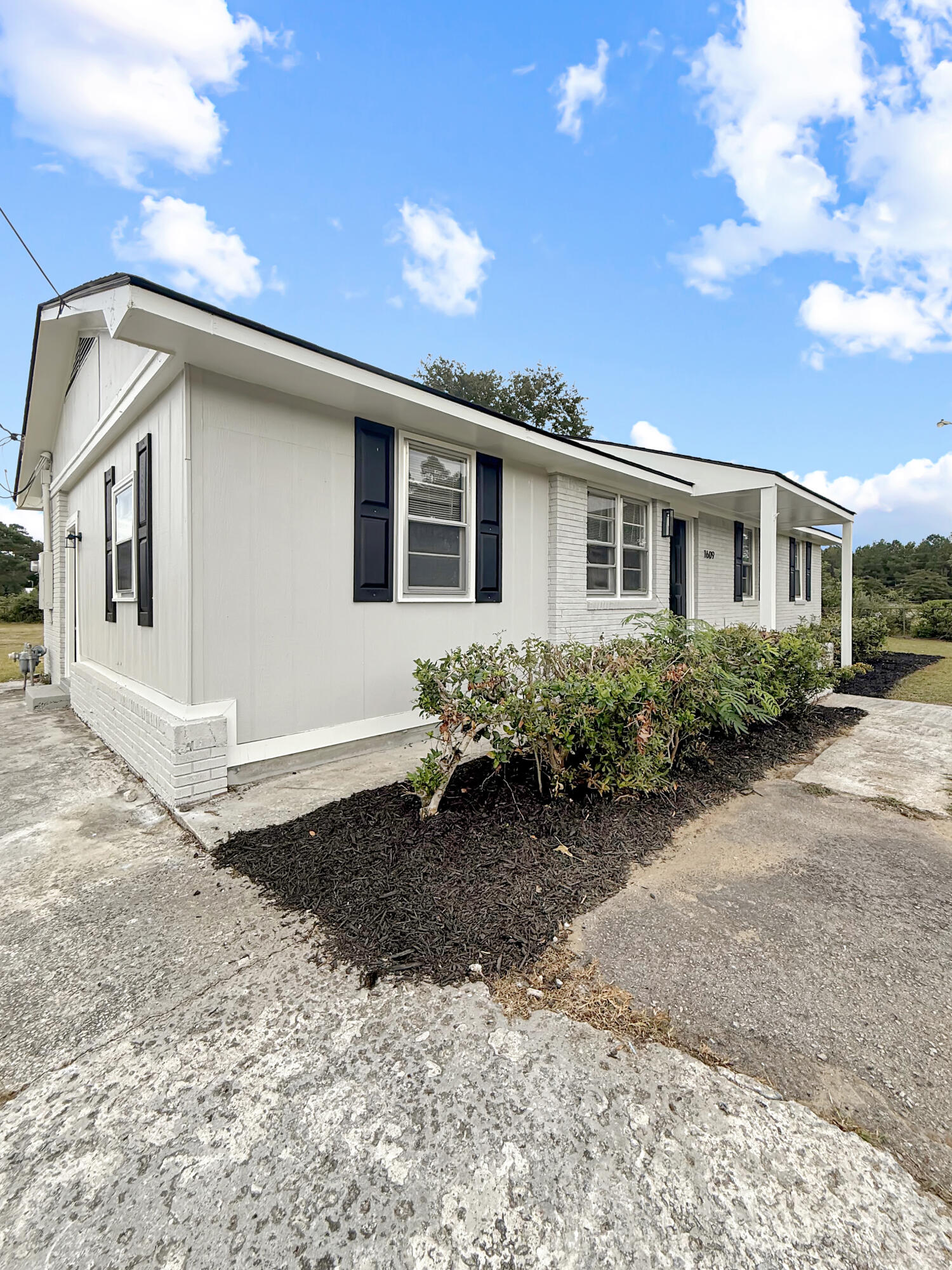 1609 Cannon Bridge Road Cordova, SC 29039 - Photo 8 of 30 IMG_0058