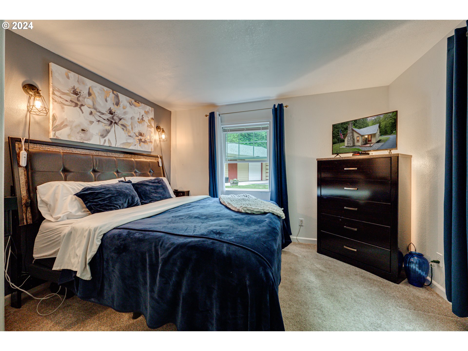 631 Clark Creek Road Longview, WA 98632 - Photo 12 of 40 a bedroom with a bed and a dresser