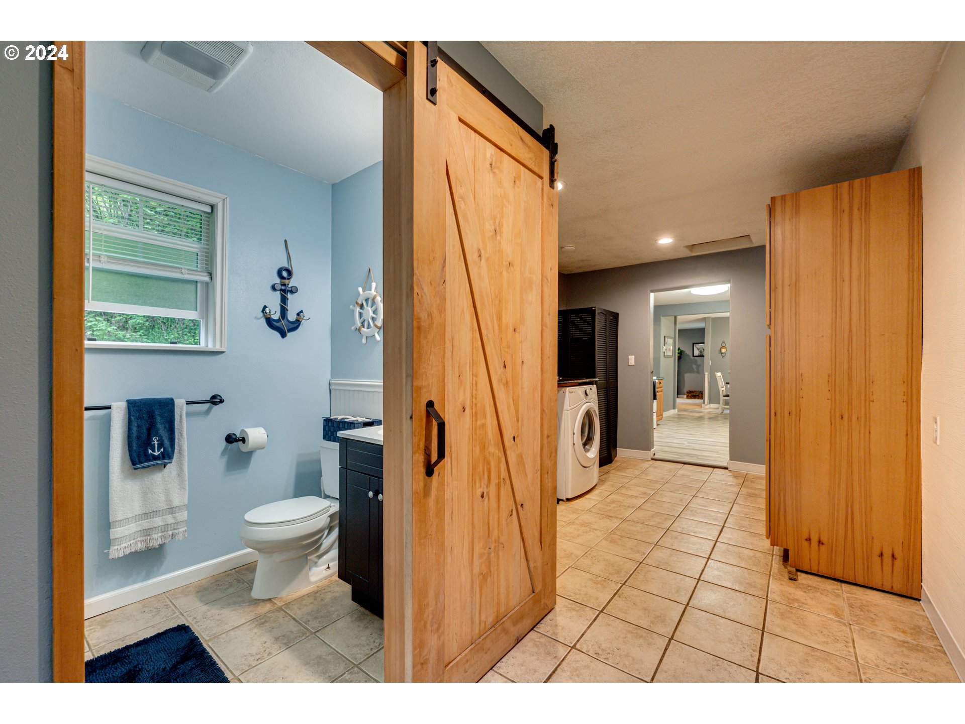 631 Clark Creek Road Longview, WA 98632 - Photo 19 of 40 a bathroom with a toilet