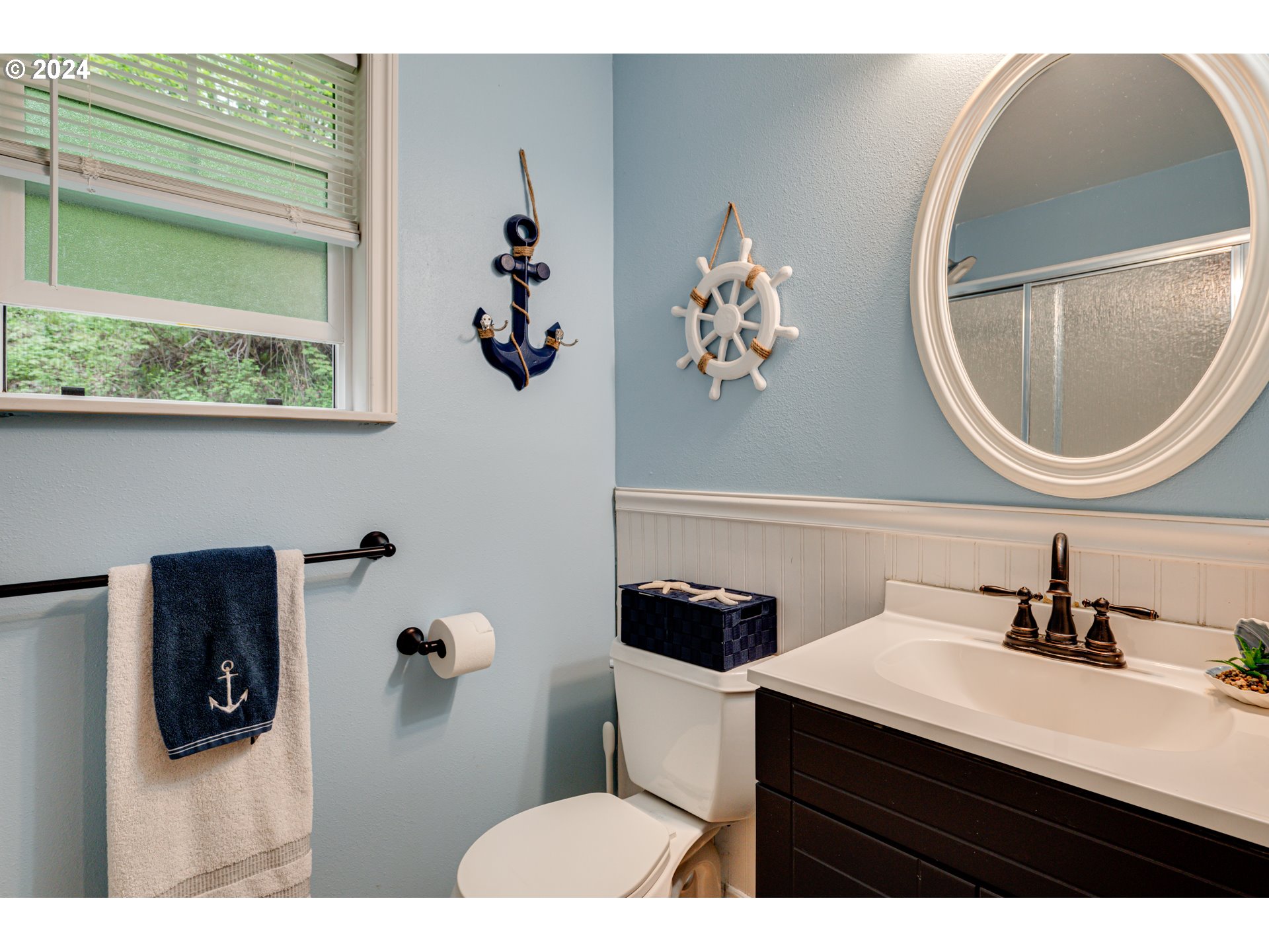 631 Clark Creek Road Longview, WA 98632 - Photo 20 of 40 a bathroom with a sink and a mirror