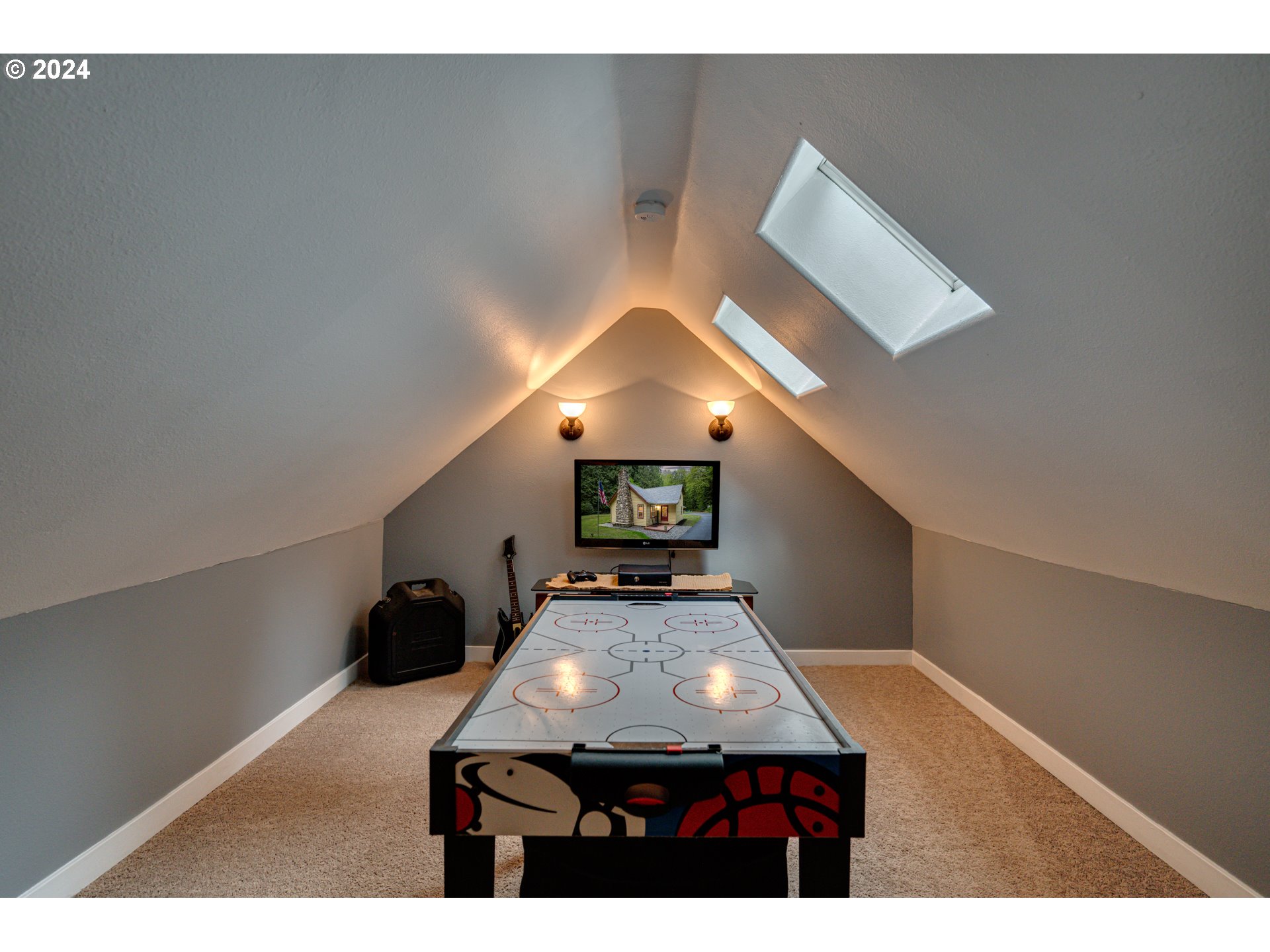 631 Clark Creek Road Longview, WA 98632 - Photo 25 of 40 a living room with furniture