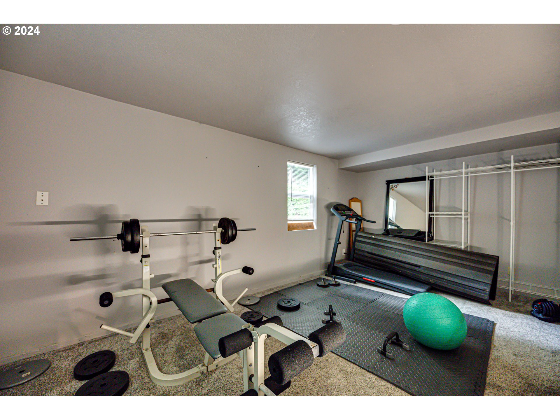 631 Clark Creek Road Longview, WA 98632 - Photo 26 of 40 a living room with furniture