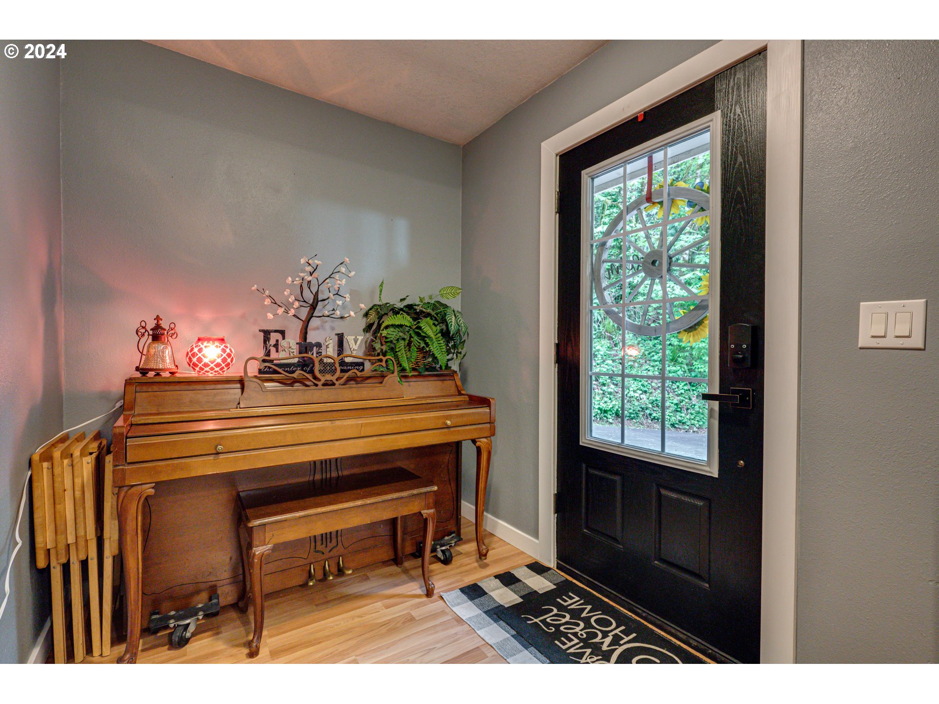 631 Clark Creek Road Longview, WA 98632 - Photo 5 of 40 a living room with furniture a lamp and a window