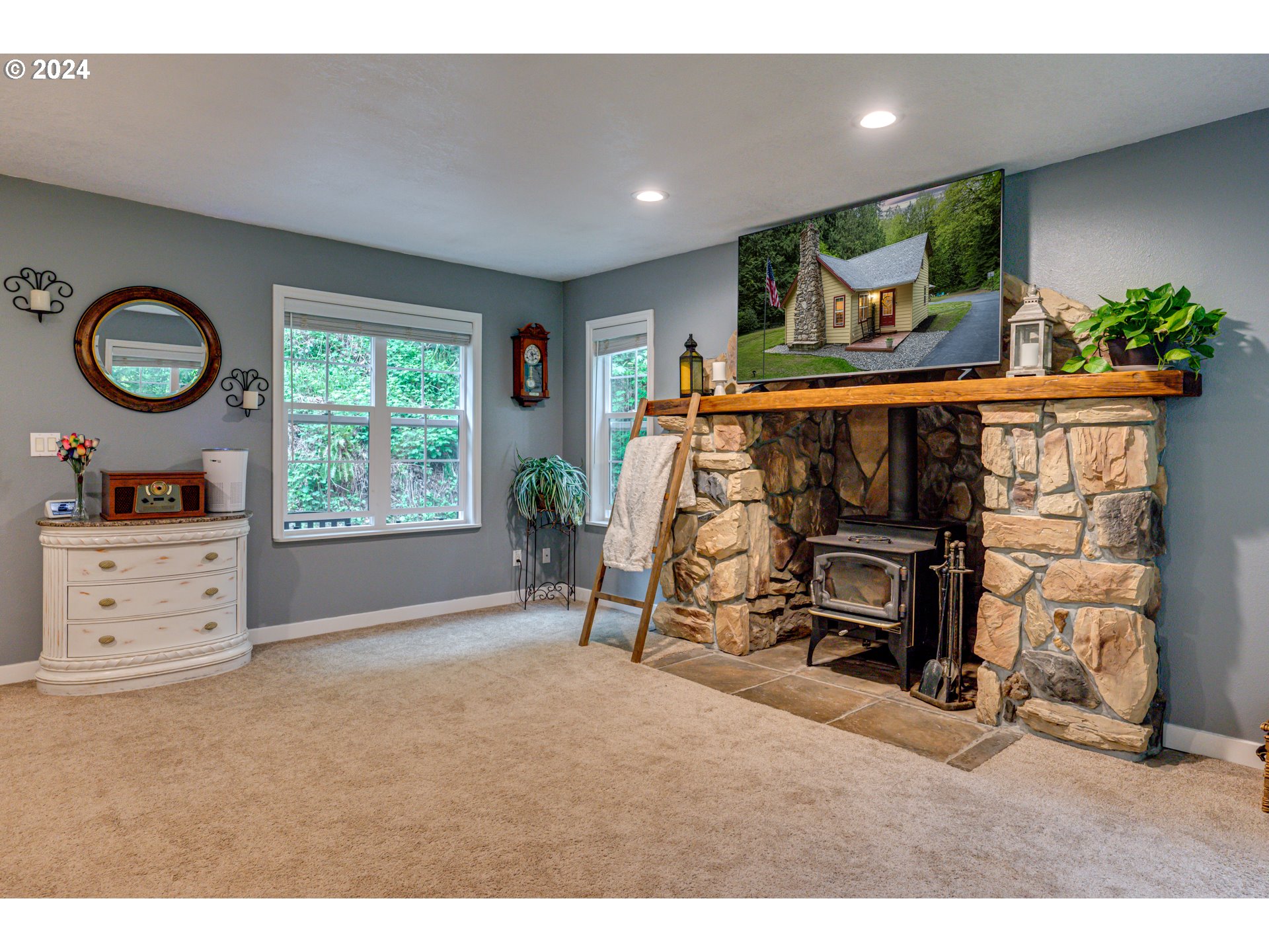 631 Clark Creek Road Longview, WA 98632 - Photo 8 of 40 a room with furniture and a window