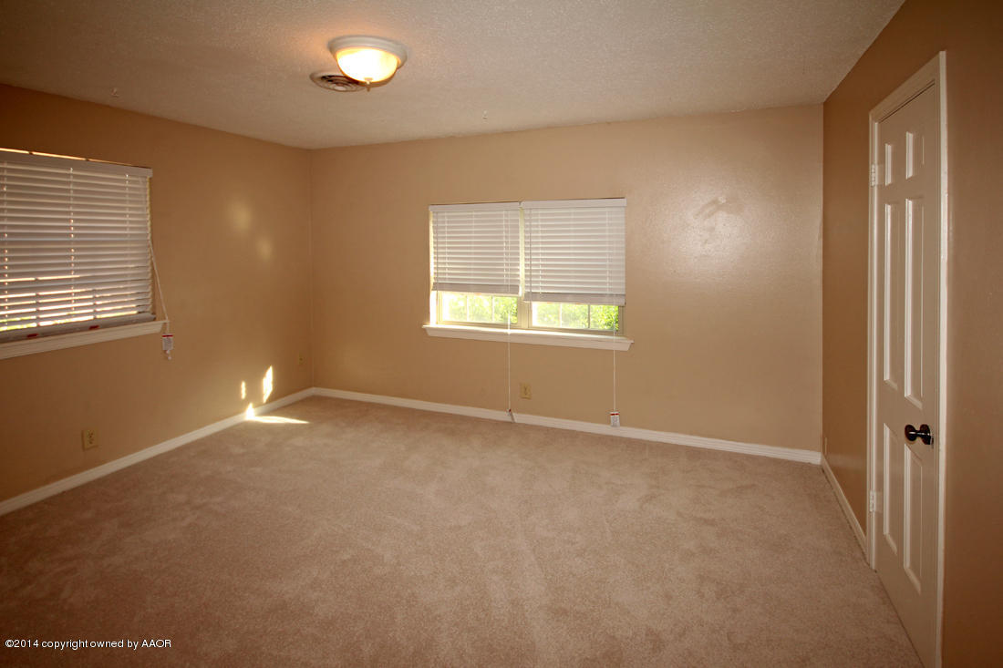 7203 Elmhurst Road Amarillo, TX 79106 - Photo 21 of 30 an empty room with windows