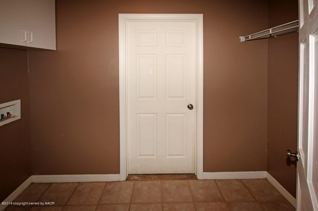 7203 Elmhurst Road Amarillo, TX 79106 - Photo 27 of 30 an empty room with closet