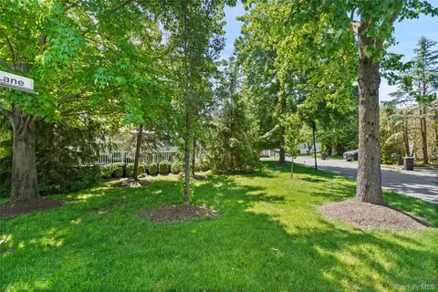 $1,295,000 | 2 Heirloom Court, Rye Brook, NY 10573