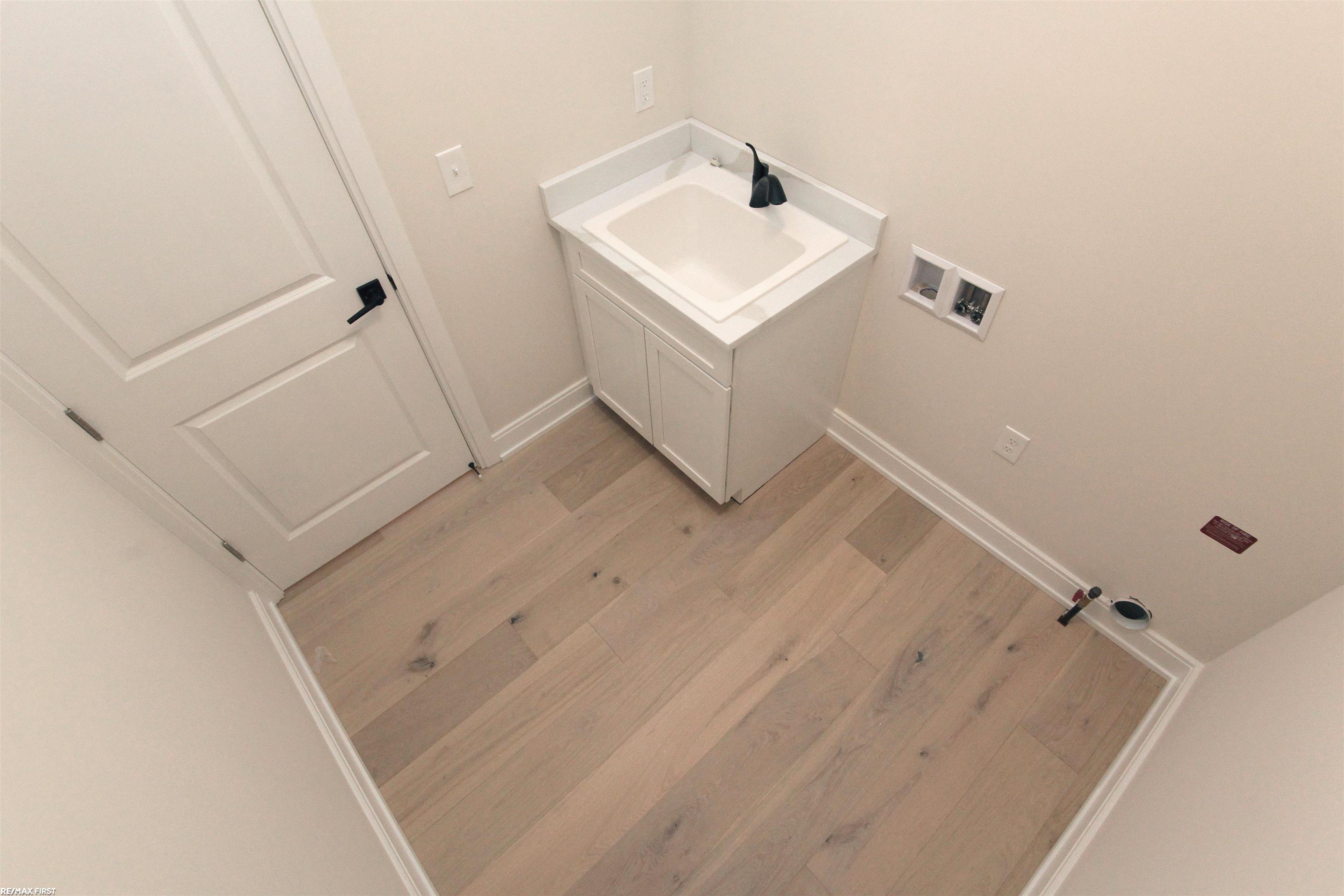 3072 Claret Lane Rochester, MI 48309 - Photo 10 of 45 50132709-5ff1ea4c-ae96-49d8-a387-8ecdac3fdaf0.JPG
