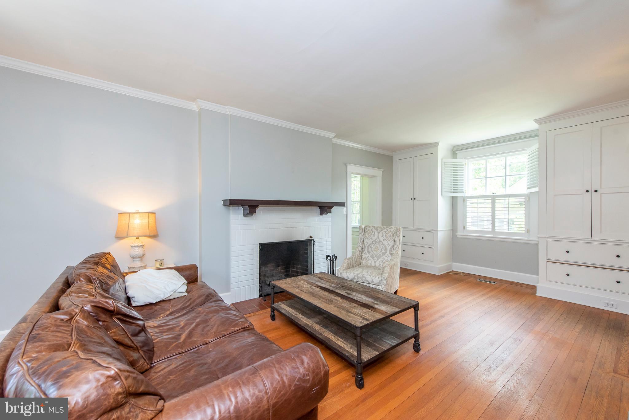 609 Stoneleigh Road Baltimore, MD 21212 - Photo 12 of 46 Living Room