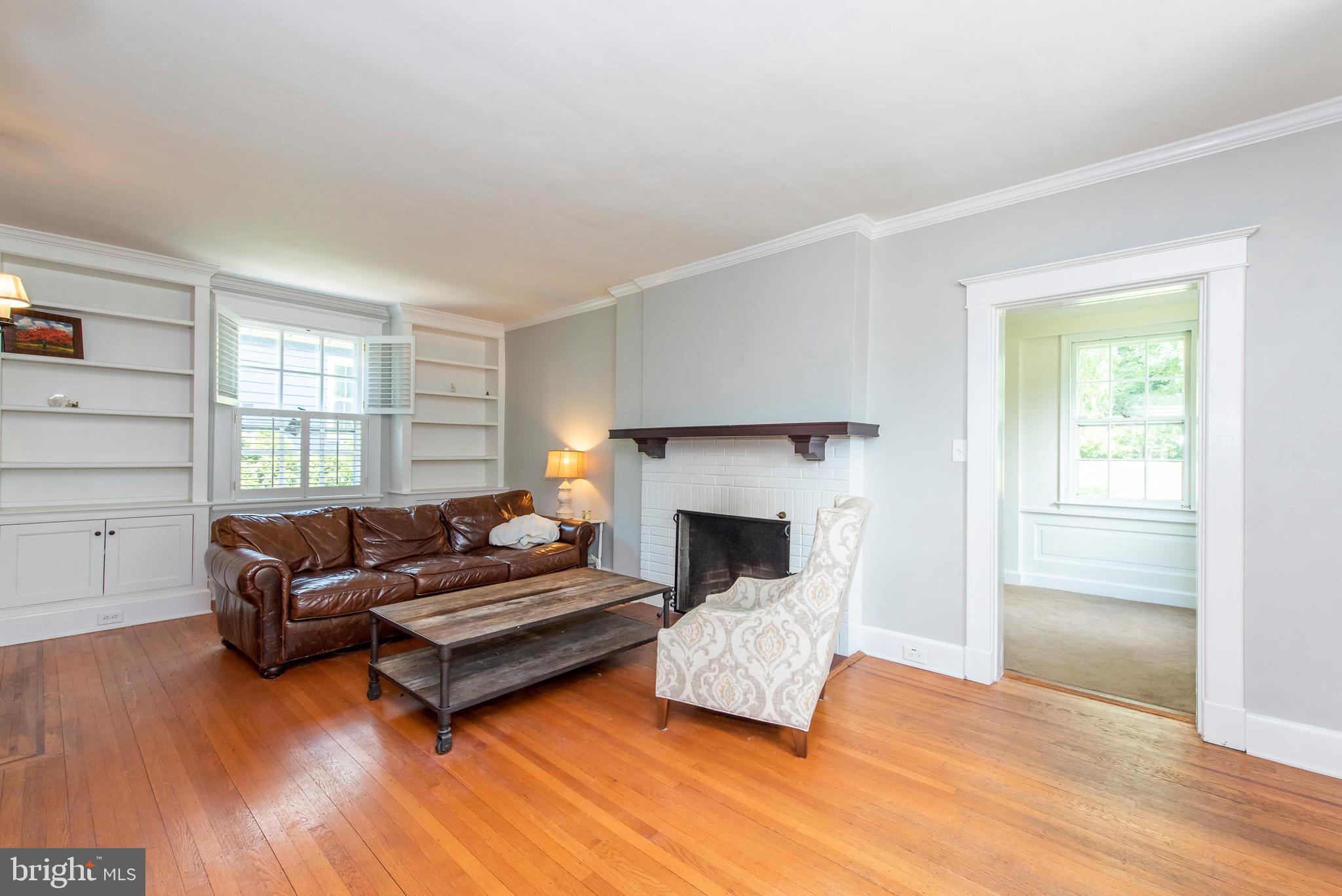 609 Stoneleigh Road Baltimore, MD 21212 - Photo 13 of 46 Living Room