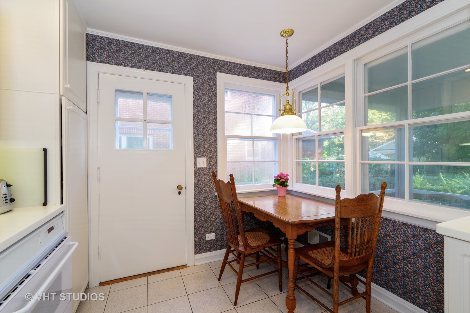 839 Indian Road Glenview, IL 60025 - Photo 4 of 13 a dining room with livingroom view