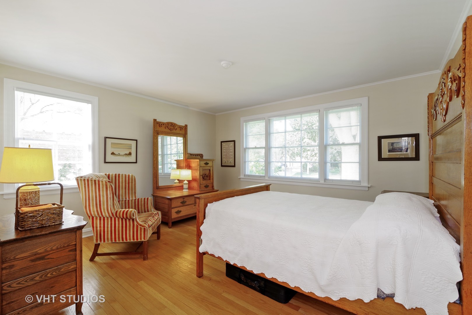 839 Indian Road Glenview, IL 60025 - Photo 6 of 13 a spacious bedroom with a bed and wooden floor