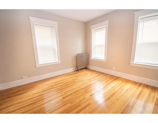 514 Newbury Street Springfield, MA 01104 - Photo 5 of 16 Gallery Image 5