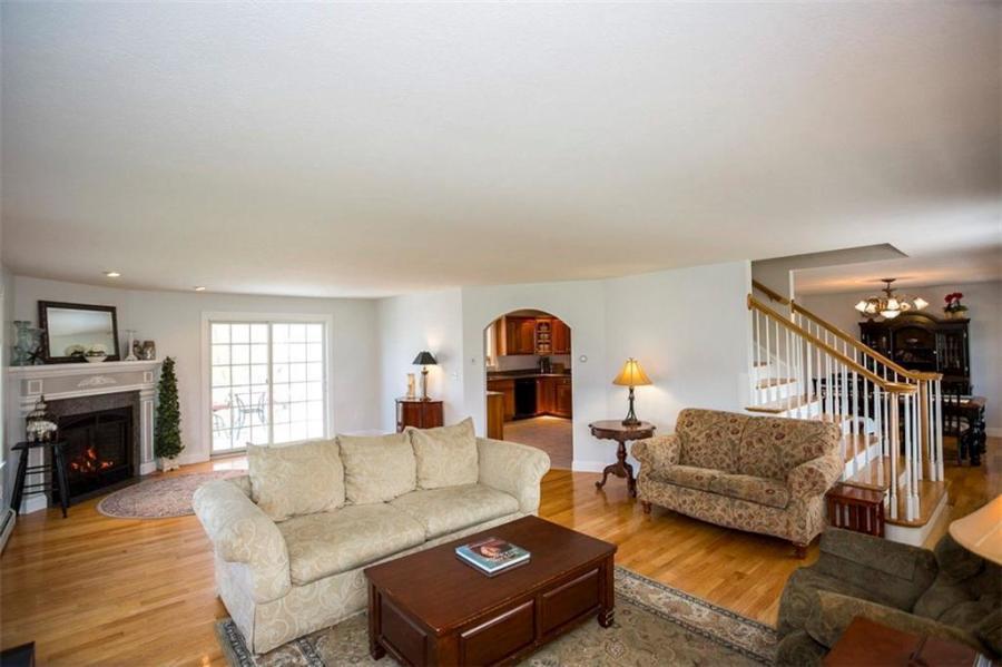 10 Old Hollis Road Biddeford, ME 04005 - Photo 8 of 24 living room