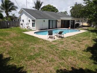 163 Seminole Lane Boca Raton, FL 33487 - Photo 8 of 29 Rear view with pool