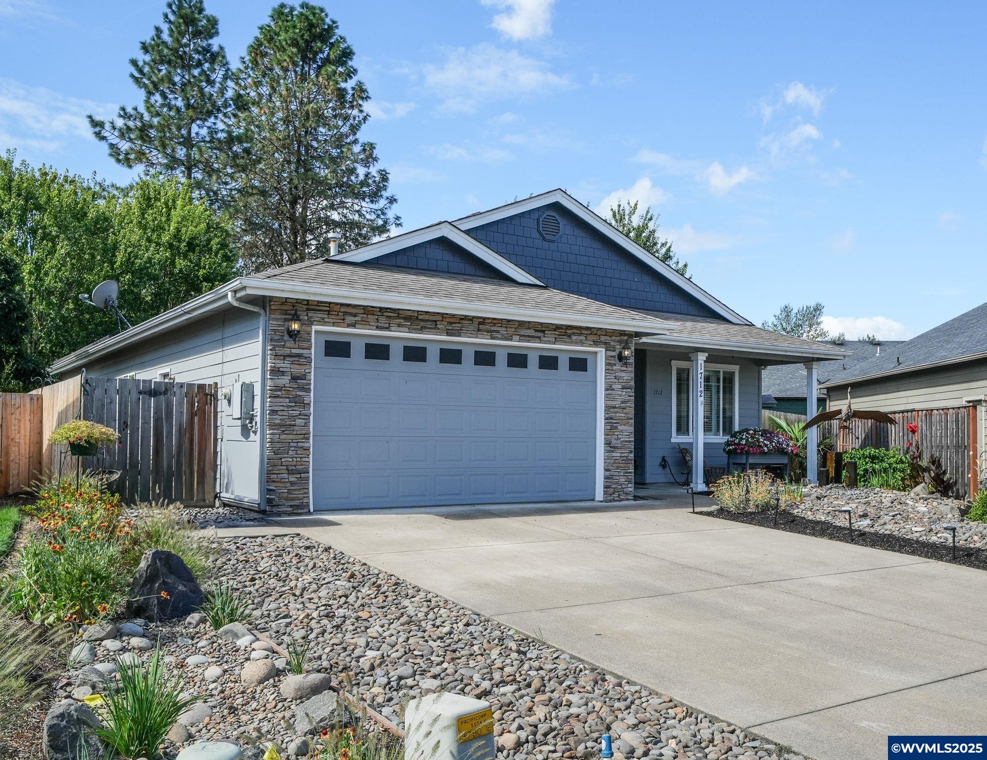 1712 25th Avenue Southwest Albany, OR 97321 - Photo 2 of 37