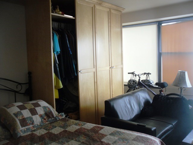 6030 North Sheridan Road, Unit 1604 Chicago, IL 60660 - Photo 2 of 6 a bedroom with a bed and a window