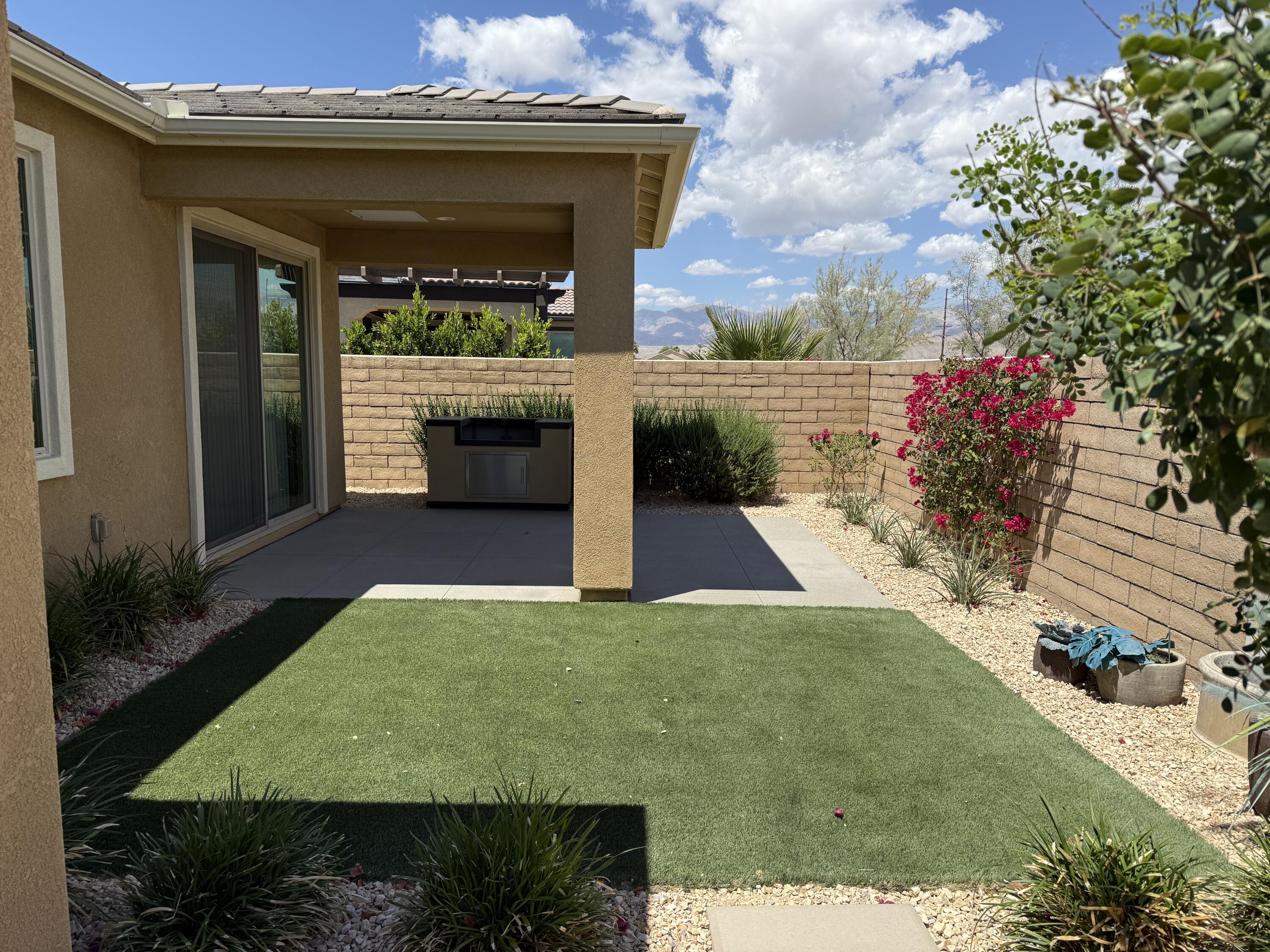 39912 Felicita Parkway Palm Desert, CA 92211 - Photo 29 of 32 a view of a house with a yard