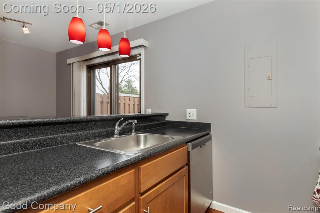 2451 Samoset Road Royal Oak, MI 48073 - Photo 9 of 27