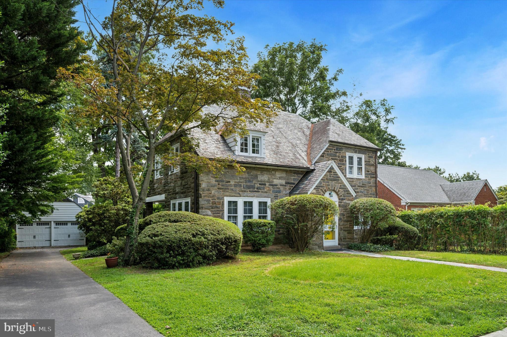 63 South Hillcrest Road Springfield, PA 19064 - Photo 3 of 32 a front view of a house with a garden