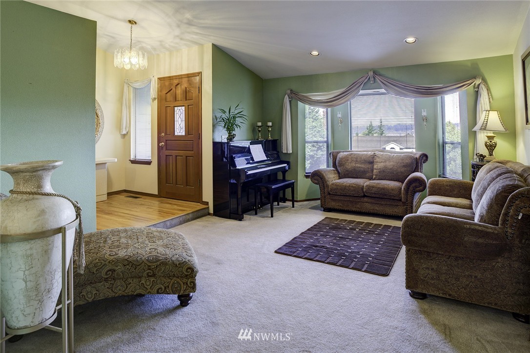 14043 Southeast 159th Place Renton, WA 98058 - Photo 3 of 15 Gallery Image 3