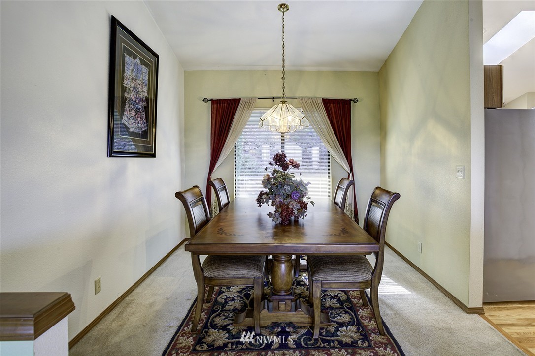 14043 Southeast 159th Place Renton, WA 98058 - Photo 4 of 15 Gallery Image 4