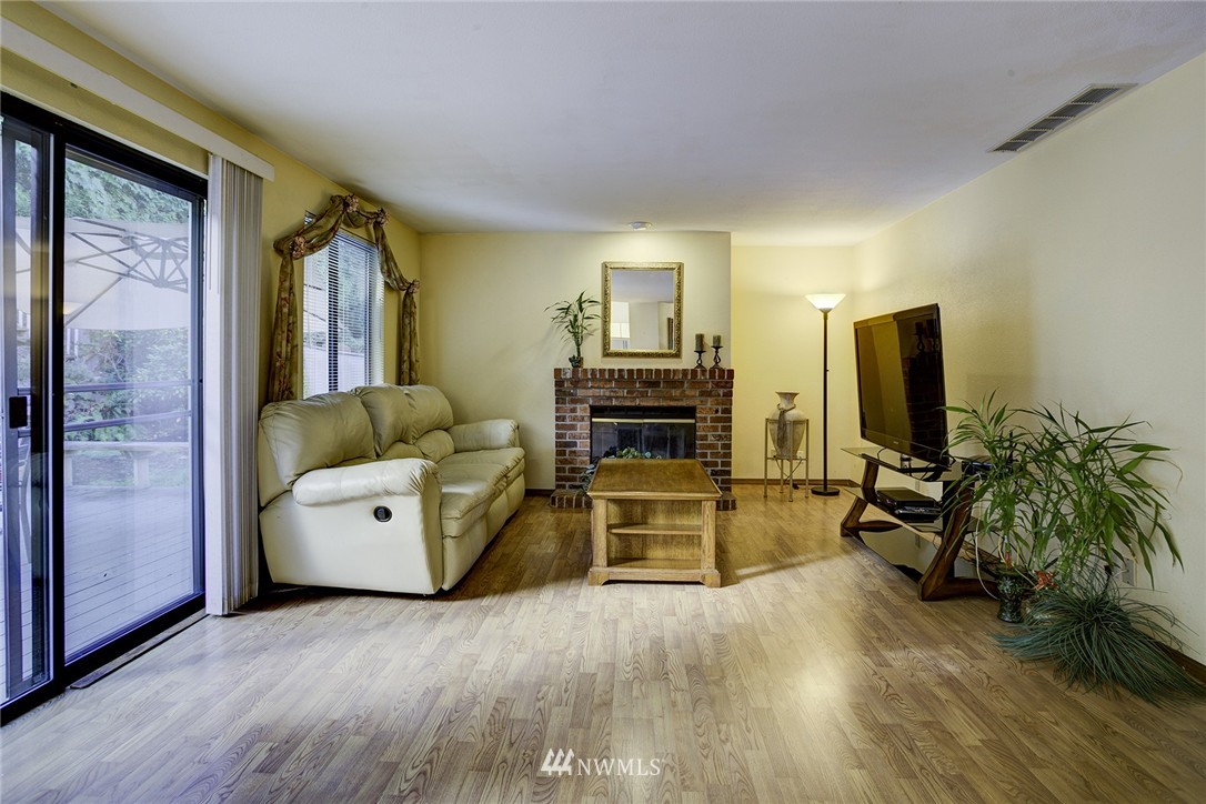 14043 Southeast 159th Place Renton, WA 98058 - Photo 6 of 15 Gallery Image 6