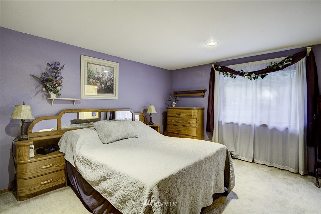 14043 Southeast 159th Place Renton, WA 98058 - Photo 9 of 15 Gallery Image 9
