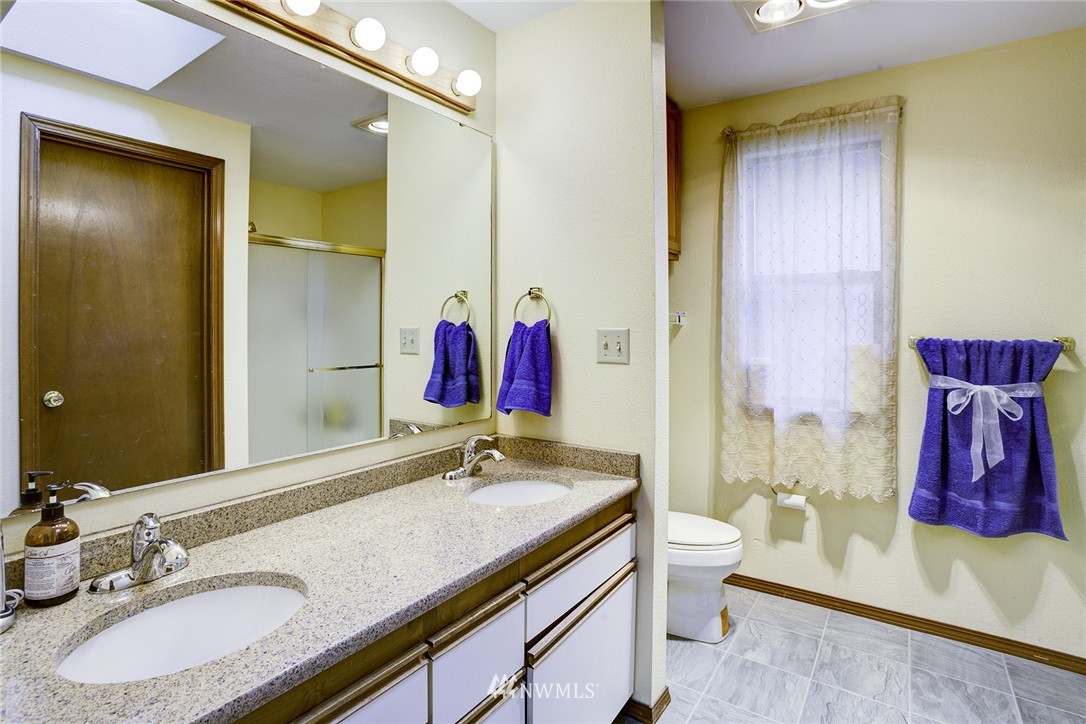 14043 Southeast 159th Place Renton, WA 98058 - Photo 10 of 15 Gallery Image 10