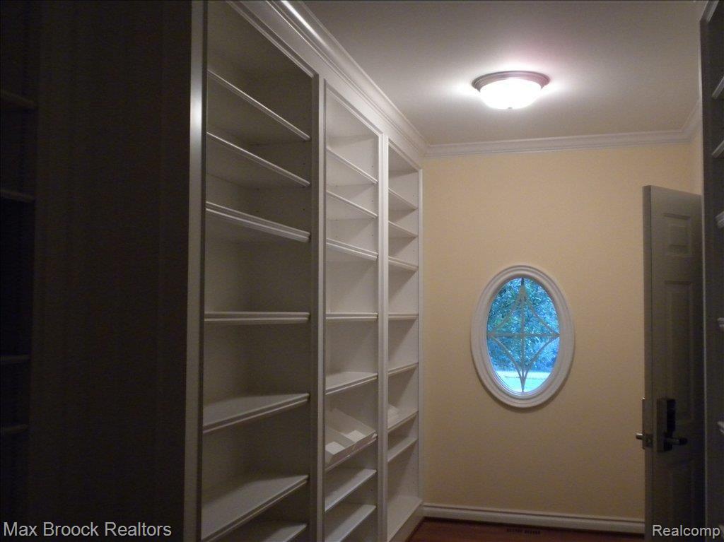 1701 Buell Court Rochester, MI 48306 - Photo 19 of 25 Walk-in Pantry