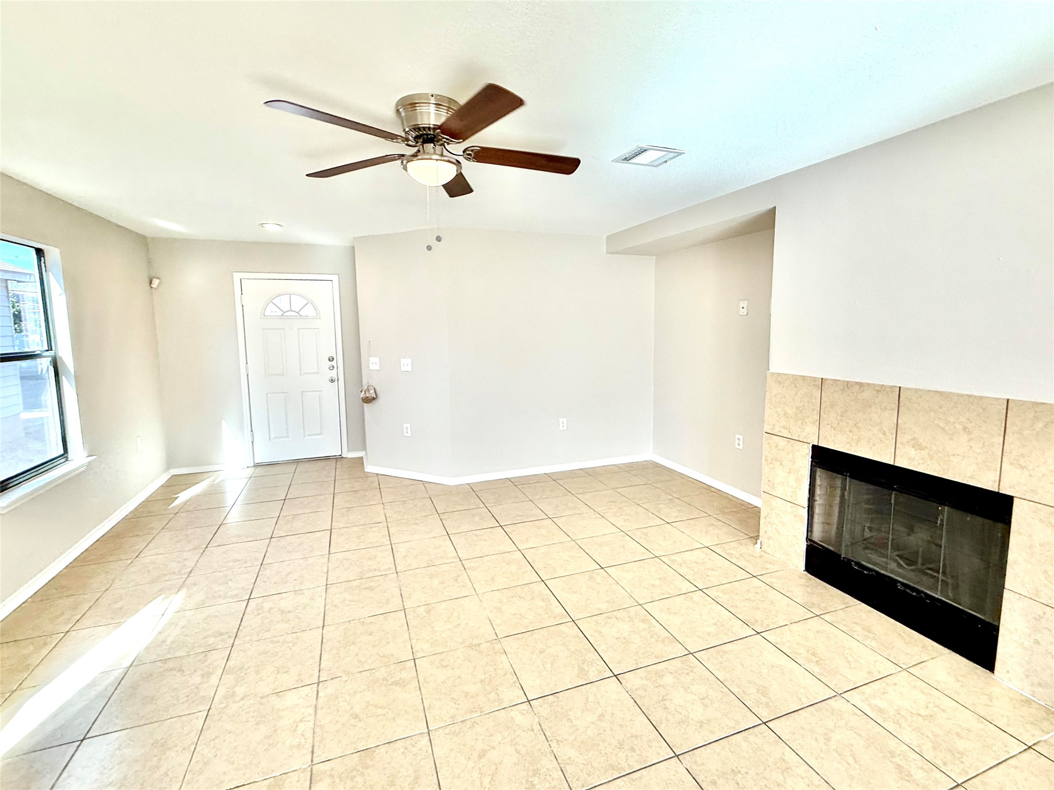 6721 Walkup Lane Austin, TX 78747 - Photo 3 of 20