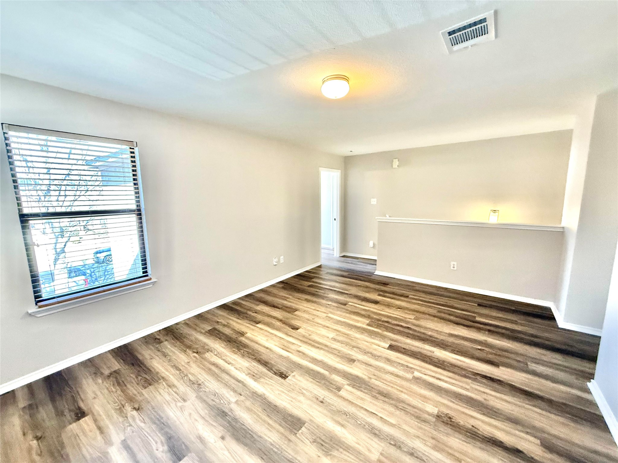 6721 Walkup Lane Austin, TX 78747 - Photo 9 of 20 Upstairs flex space