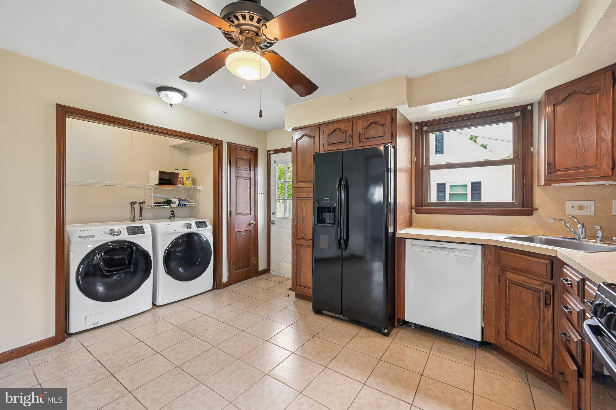 196 Tansboro Road Berlin, NJ 08009 - Photo 11 of 25 Laundry off kitchen