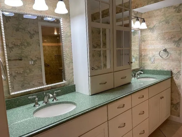 $599,000 | 2 Windpath East, Unit 2, West Springfield, MA 01089