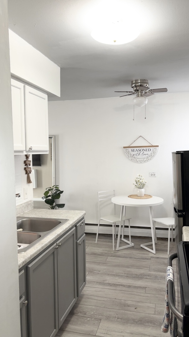 605 North Wolf Road, Unit B9 Hillside, IL 60162 - Photo 2 of 7