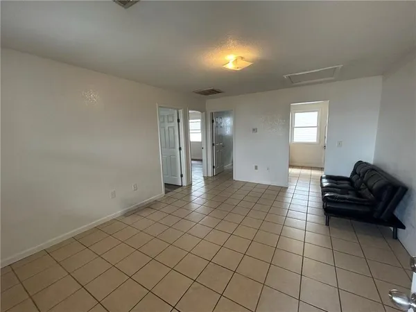 $1,200 | 2825 Amelia Street, Unit 107, New Orleans, LA 70115