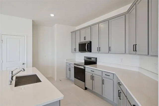 $2,300 | 338 Ridgemark Avenue, Groveland, FL 34736