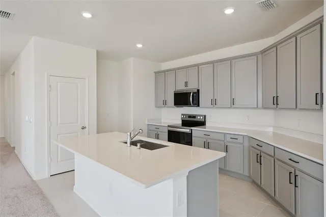 $2,300 | 338 Ridgemark Avenue, Groveland, FL 34736