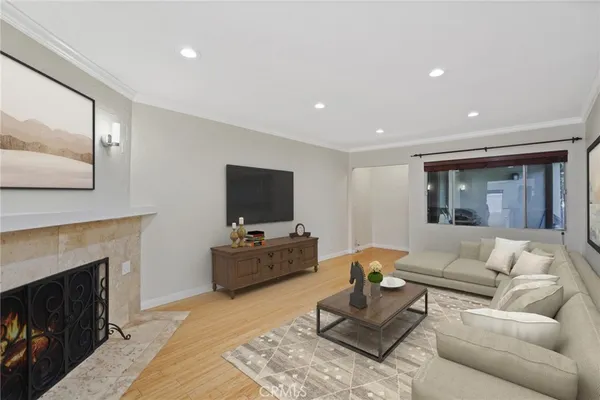 $3,200 | 15457 Moorpark Street, Unit 5, Sherman Oaks, CA 91403