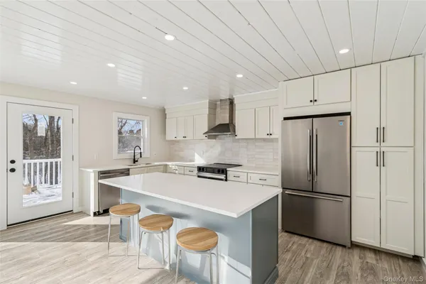 $879,000 | 911 Ostrander Avenue, Riverhead, NY 11901