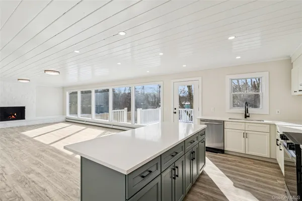 $879,000 | 911 Ostrander Avenue, Riverhead, NY 11901