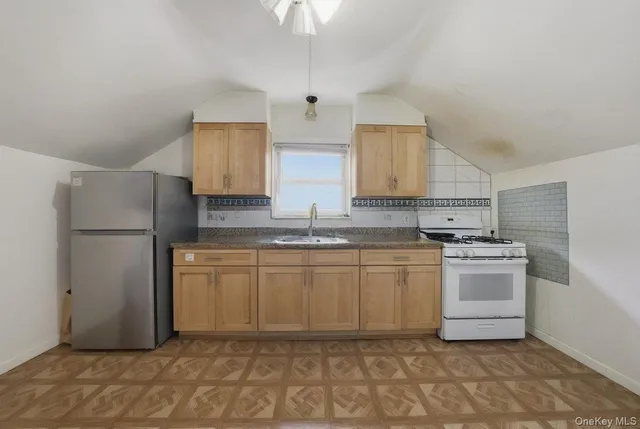 $919,000 | 11 Woodbine Street, Yonkers, NY 10704