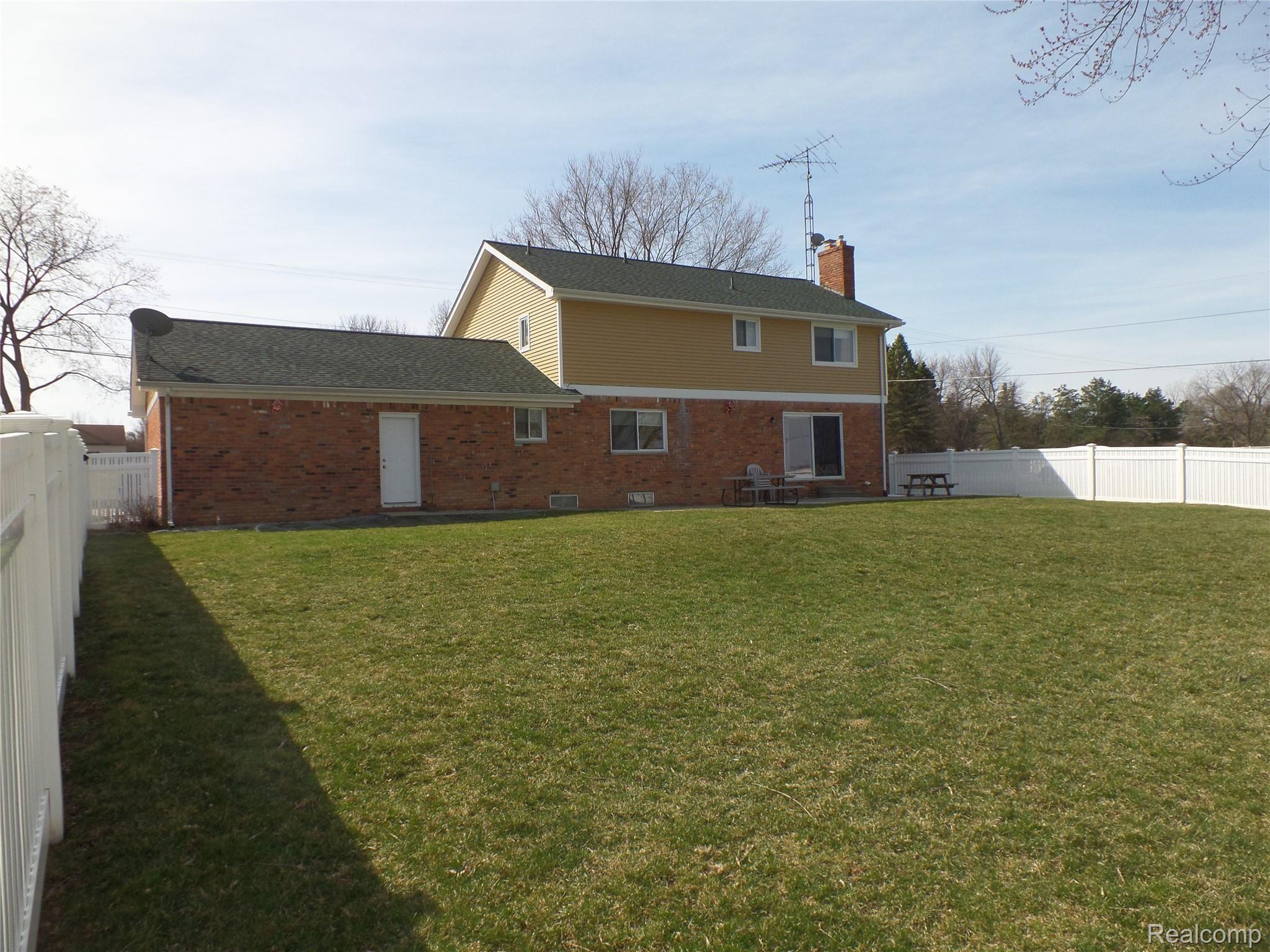 5007 East Cook Road Grand Blanc, MI 48439 - Photo 4 of 28 SAM_1387.JPG
