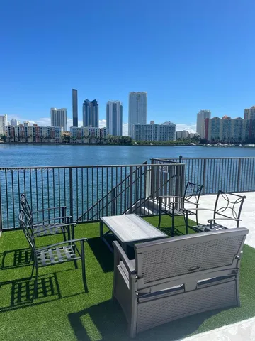 a view of a livingroom with an empty space