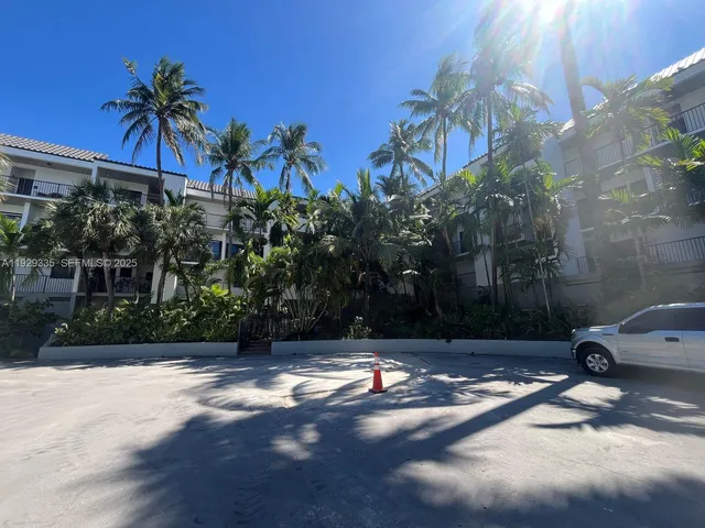 $799,000 | 4000 Northeast 168th Street, Unit 110A, North Miami Beach, FL 33160