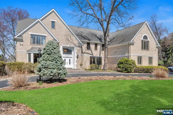 $3,095,000 | 837 Apple Ridge Road, Franklin Lakes, NJ 07417